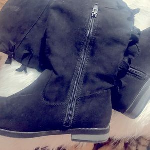 Used girl boots size 2 with cute bows on back